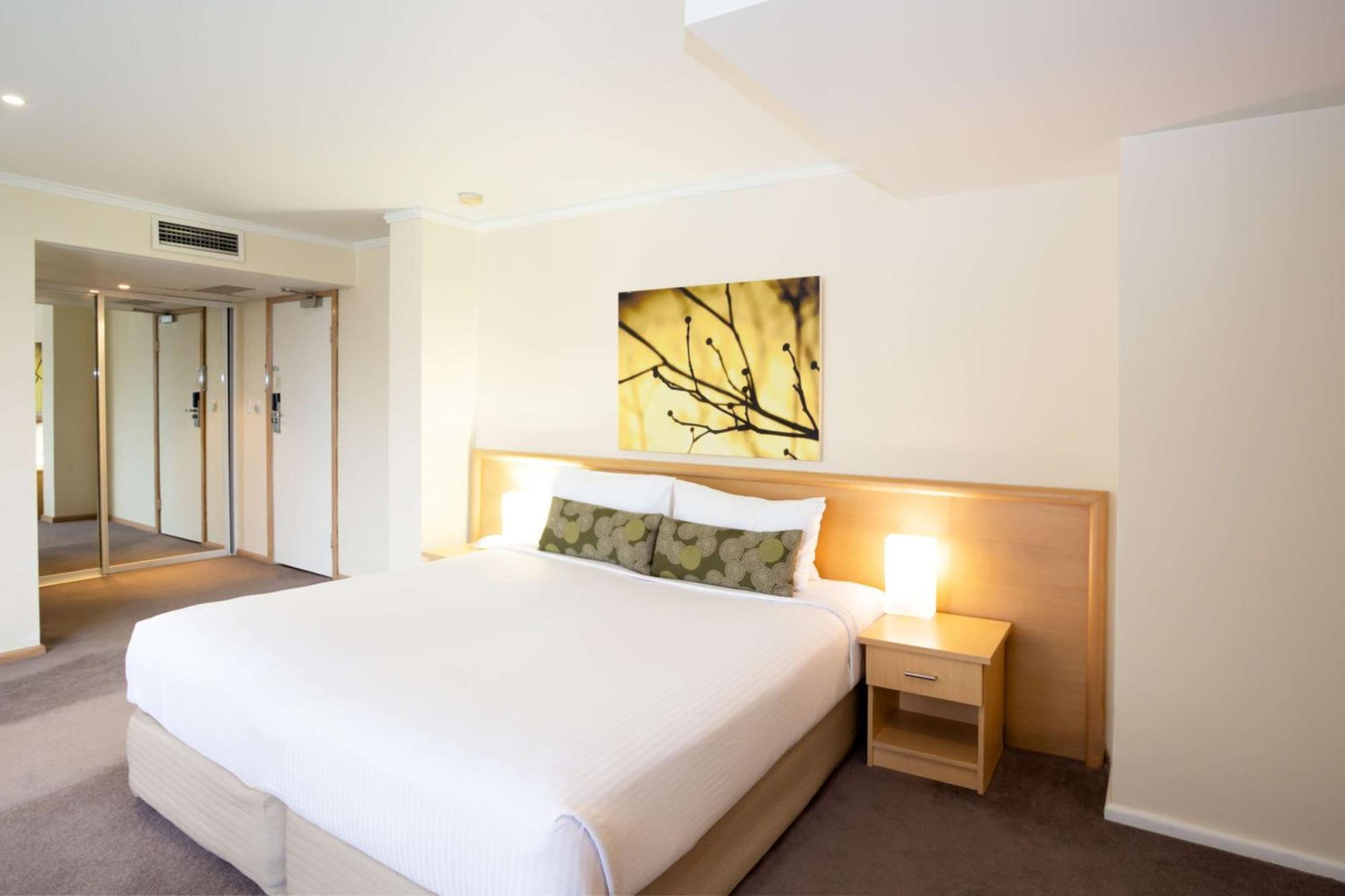 เมโทร มิราจ โฮเต็ล นิวพอร์ท Hotel นิวพอร์ต ภายนอก รูปภาพ